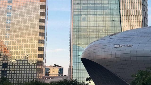 '주바페' 주시은, 마이크 대신 와이드 팬츠? 퇴근 후 '힙스터'로 변신한 아나운서