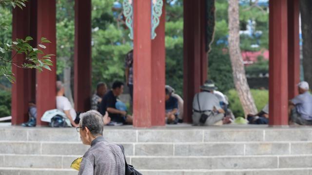 韩国老年人诊疗费四年增长40% 健康保险面临赤字压力
