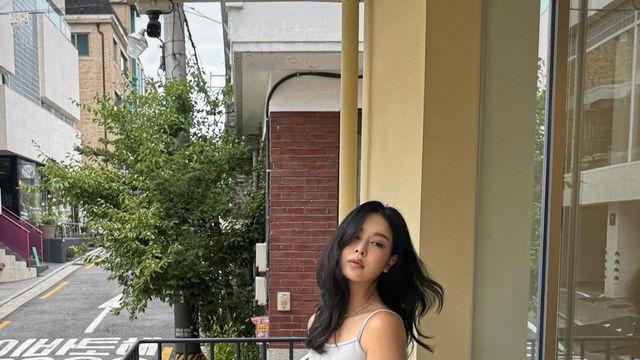 심지영, 니트 슬리브리스로 완성한 청량 데일리룩