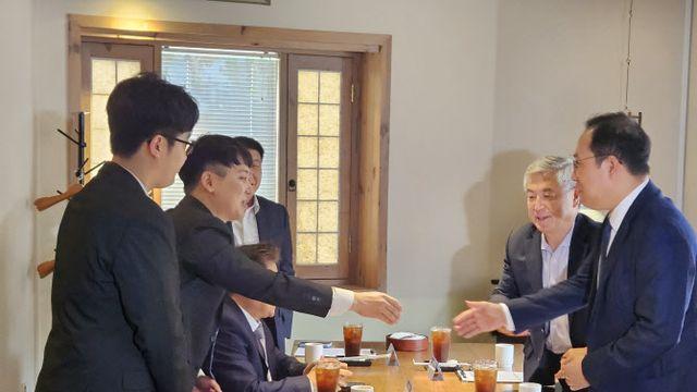 전공의 복귀 오늘 ‘분수령’…1년차 필기시험 923명 접수