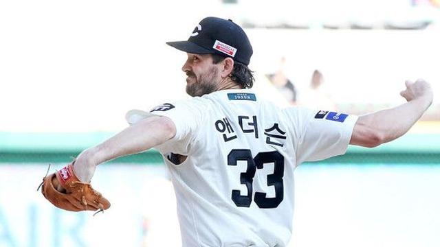 앤더슨 호투·오태곤 역전 3점포…SSG, 삼성 추격 뿌리치고 1점차 진땀승