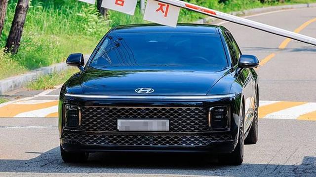 [속보] 김건희특검, 尹 체포 재시도…서울구치소 진입