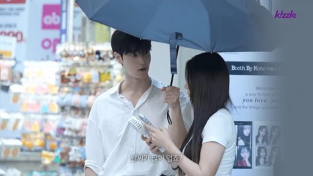잘생긴 남자가 양산을 씌워준다면?