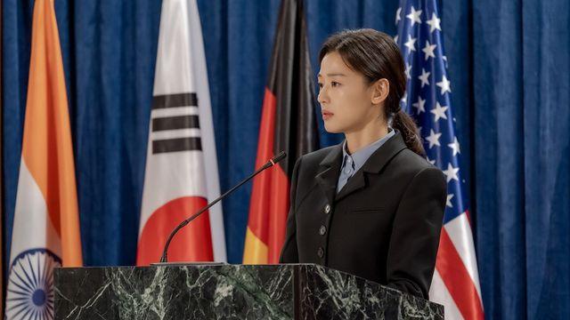 ‘북극성’ 전지현, 스틸 공개…비주얼로 압살