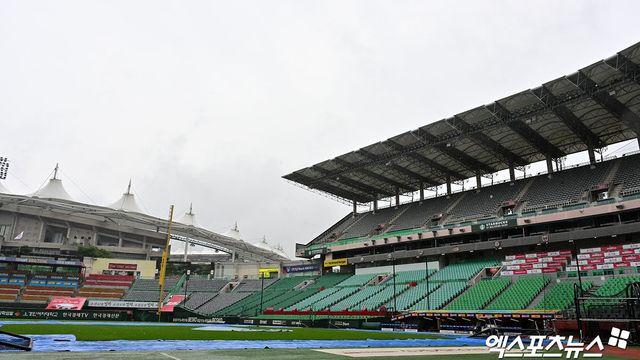 폭우 들이닥친 인천→삼성-SSG전 정상 개시 가능할까…’탈삼진 2위’ 앤더슨 vs ‘부상 복귀’ 이승현 [인천 현장]