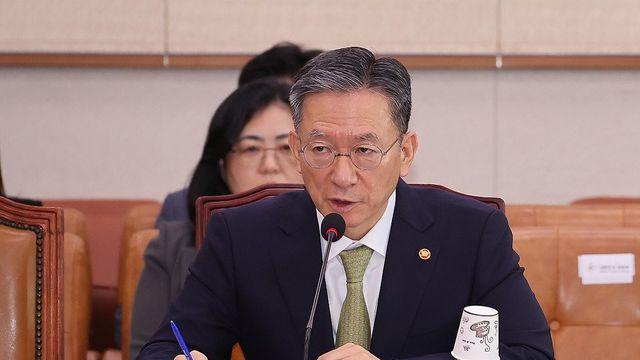 [속보] 정성호 법무장관, 서울구치소에 尹 체포 집행 협조 지시