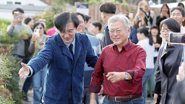 문재인 전 대통령, '조국 사면' 전격 건의