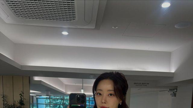 니트 슬리브리스와 데님만으로 완성하는 고우리표 꾸안꾸룩