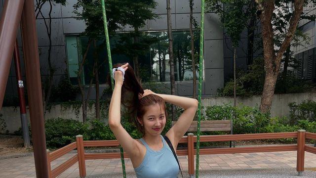 놀이터에서 화보 찍는 '연기 괴물' 남지현