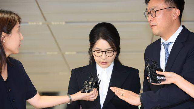 [속보] 김건희, 특검 조사 종료...10시간여만에 귀가