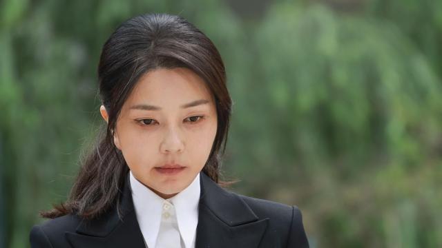 韩国宪政史上第一夫人首例 金建希以嫌疑人身份公开接受独检组调查