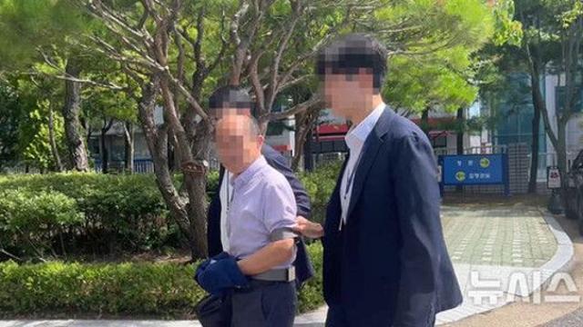 차량서 수천만원…’간판사업 특혜의혹’ 공무원, 구속송치