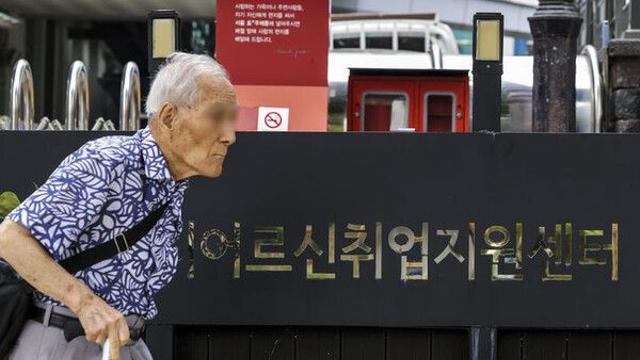 고령층 1600만명대 돌파… 10명 중 7명 