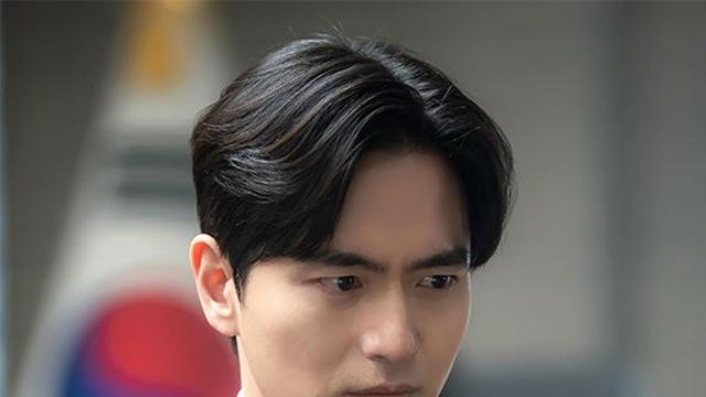 ‘에스콰이어’ 이진욱, 딱 맞는 헤메코…선배미로 홀린다 [IS포커스]