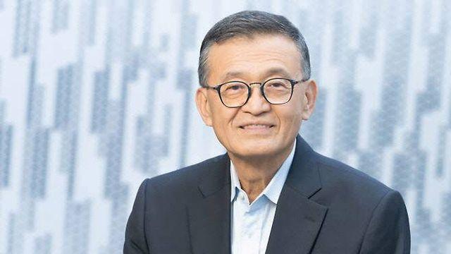 트럼프, 인텔 CEO에 “즉각 사임해야”…주가 4% 이상 뚝