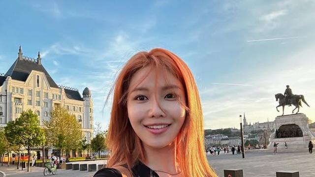 수영, 부다페스트 다뉴브 노을 속 여유…영화 ‘발레리나’ 감격 전해[별별여행]