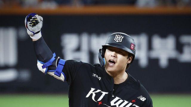 '강백호 9회 역전 2점포' kt, 한화에 짜릿한 5-4 승리
