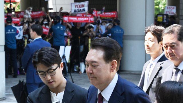 “팔 빠질라” 어깨 통증 호소한 尹…의무실선 “건강 문제 없다” 진단
