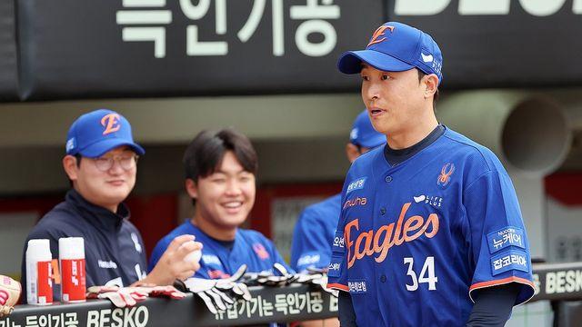 'KBO 통산 안타 1위' 손아섭, 한화 이적 후 첫 타석서 볼넷(종합)