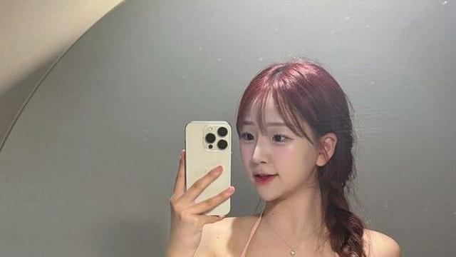 더워지네…치어리더 이연진, 아찔하게 드러낸 뽀얀 맨살