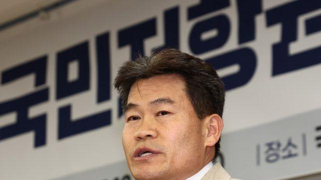 전한길 “국힘, 윤석열 잘못 안고 가야...아버지 버릴 수 있나”