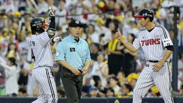두산 4-3으로 꺾은 LG, 선두 재탈환…한화, KT에 9회 역전패(종합)