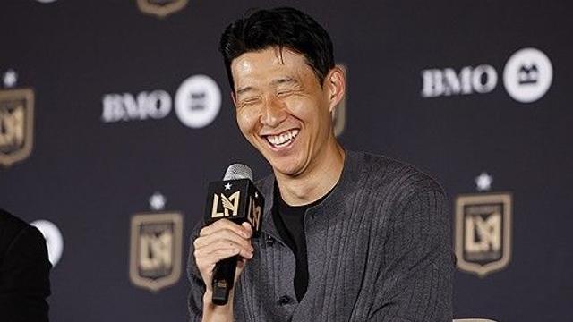 손흥민 미국으로 강제 귀화? “SON, 월드컵서 美 우승 이끌 것”…LA 의원 황당 질문→팬들 “쏘니 한국인이야!” 당황