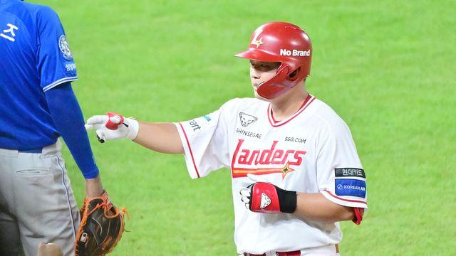포수→1루수 전환, 첫 선발 뒤 멀티히트 맹타 