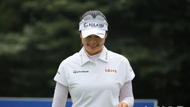 국내 나들이 나선 윤이나, KLPGA 제주삼다수 마스터스 1R 공동 5위