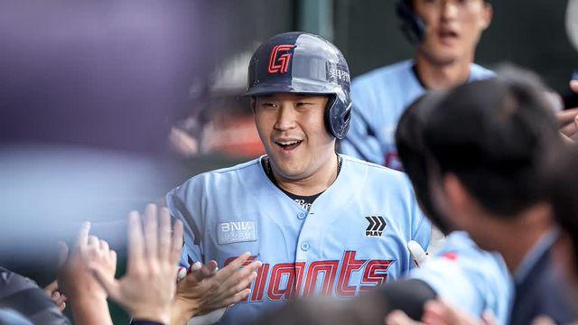 롯데 명장의 유강남 옆구리 공격, 볼배합 주문이었다…”상대가 예측 못 할 승부 원하셨어” [부산 현장]