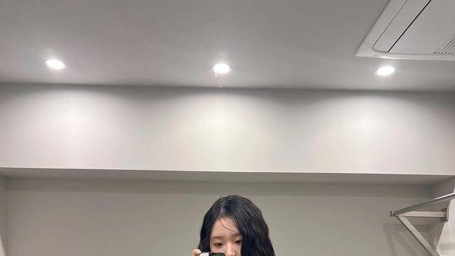 '일타스캔들' 방수아의 새틴 셔츠 마법! 블랙 팬츠 매치로 완성한 대비 효과의 정석