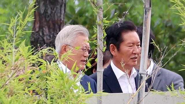 정청래, 봉하 참배 후 평산마을 예방…문재인 