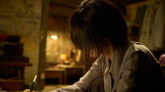이 캐릭터 ‘얼굴’ 볼 수가 없다…연상호 감독 실험 눈길