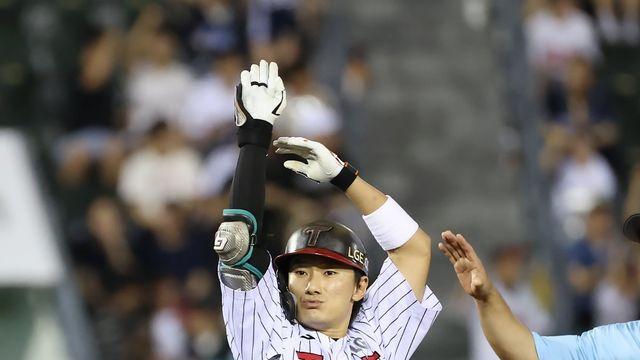 신민재, 8월 부진 이겨내고 싹쓸이 적시타→해결사 도약…LG, 7연속 위닝시리즈 [SD 잠실 스타]