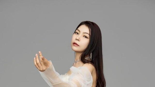 ‘나훈아 전국투어 코러스 팀장’ 이시안, 프로가수 데뷔…김학송 작곡 ‘애정의 변수’
