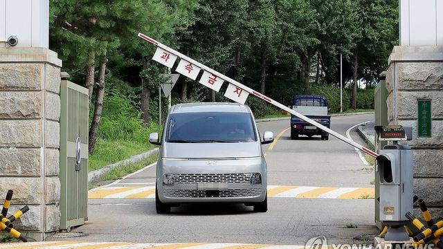 김건희특검 “尹체포영장, 수감 고려해 적법집행”…반발에 반박