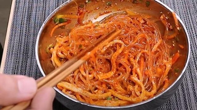 부산 가면 꼭 먹어야 하는 비빔당면, 집에서도 즐기려면 '이 재료'가 필수입니다