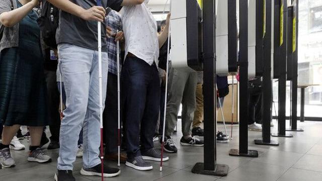 장애인에겐 너무 높은 키오스크…45% 