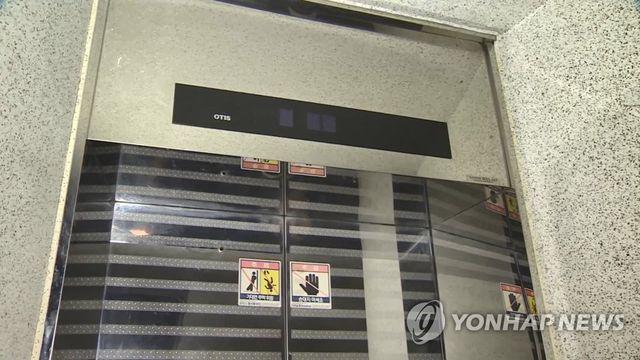 인천 2천200세대 아파트 정전…엘리베이터에 갇힌 7명 구조