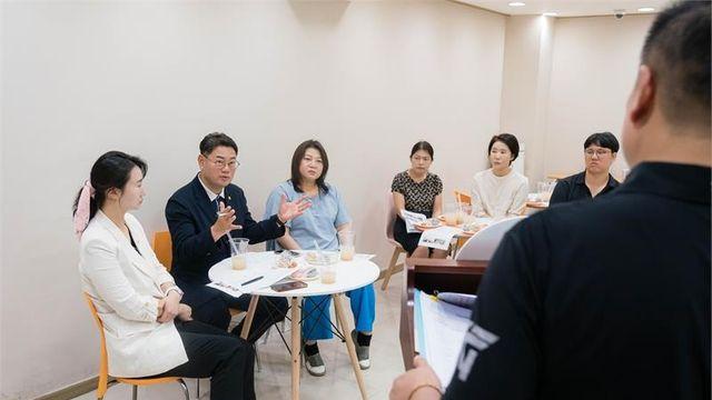용인특례시의회 의원연구단체 '상상플러스', 수도권 핫플 시장 벤치마킹...용인 실정에 맞는 방향 구체화