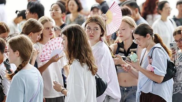 경복궁보다 더 몰렸다…700명 오픈런 속 외국인도 반한 ‘이 장소’