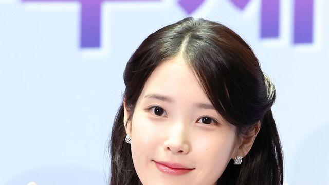 아이유, LP 시장에서 빛난 '국민 가수' 클라쓰…