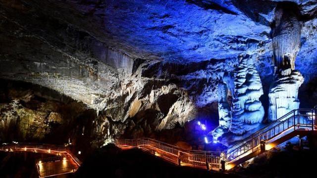 “天然空调房”走红 韩国洞窟成今夏避暑胜地