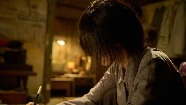 영화 끝까지 얼굴 한번 안 드러내는 캐릭터 '얼굴' 속 배우 누구길래?