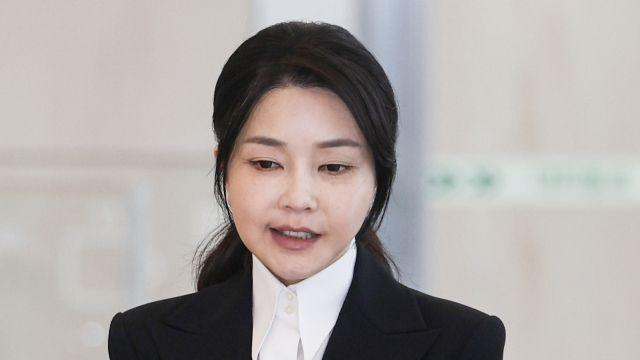 [속보] 尹부부 '쌍구속' 갈림길…특검, 혐의 '부인' 김건희에 구속영장 청구