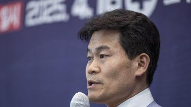 이재명 대통령 동영상 왜곡·조작 의혹…경찰, 전한길 소환조사