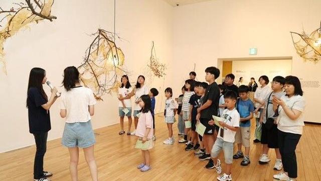 KB손보, 아동·청소년 문화체험 기회 제공…기부금 전달
