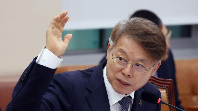 민형배 ‘윤석열 체포법’ 대표 발의…“영장 거부에도 물리력 허용”