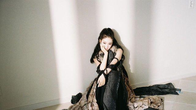 에스파 닝닝, 고딕 드레스로 '살아있는 예술 작품' 완성
