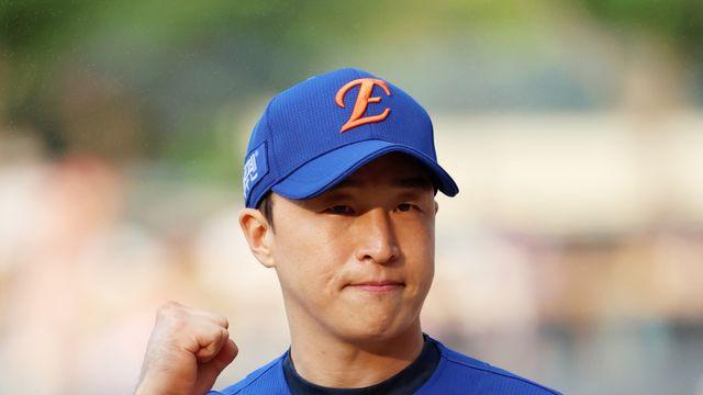 '드디어 터졌다' 한화 손아섭, LG전 선제 적시타...이적 후 첫 안타 [IS 잠실]